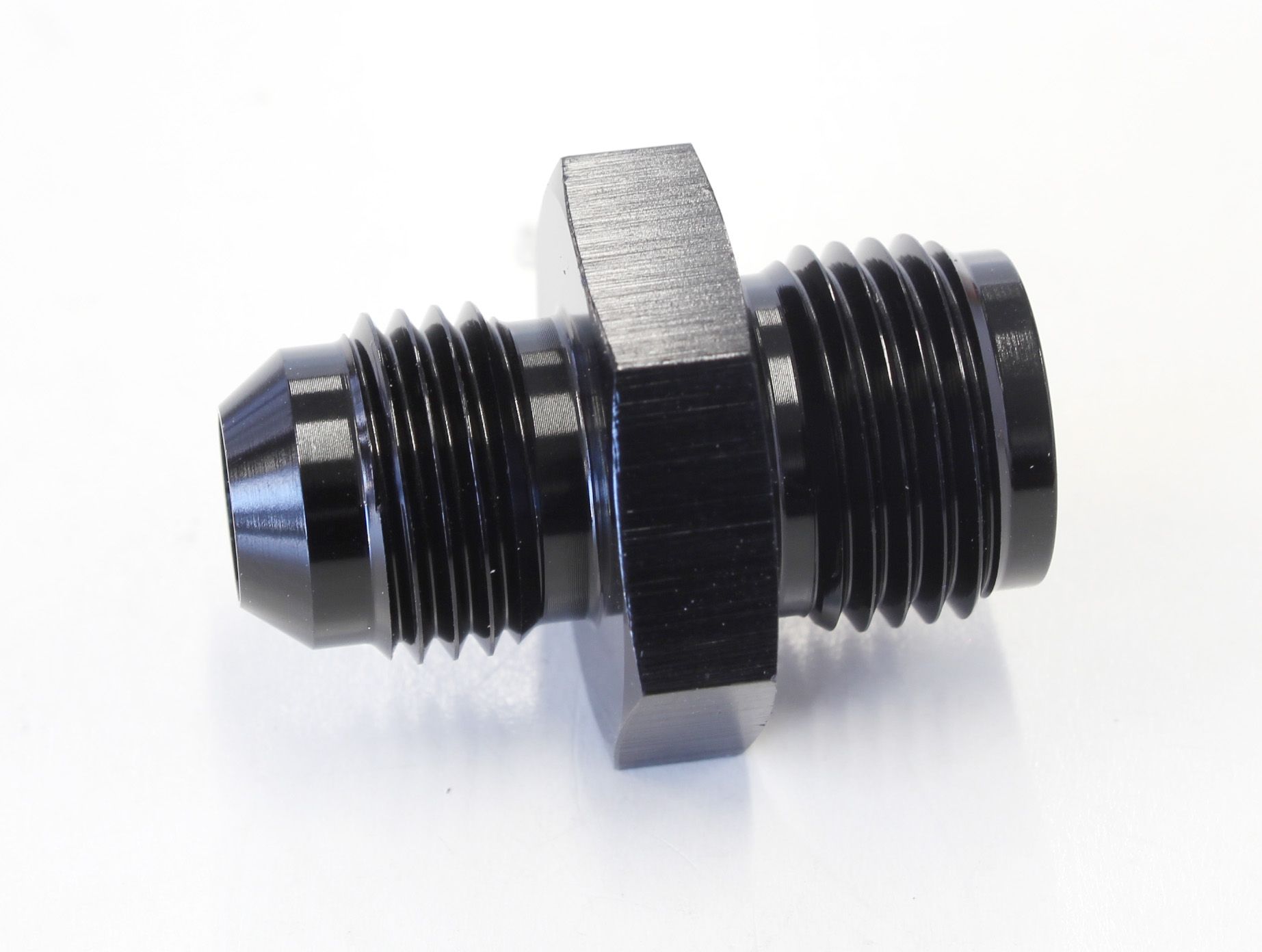 Adaptor 5/8 X 18 Inverted seat to -06 Black