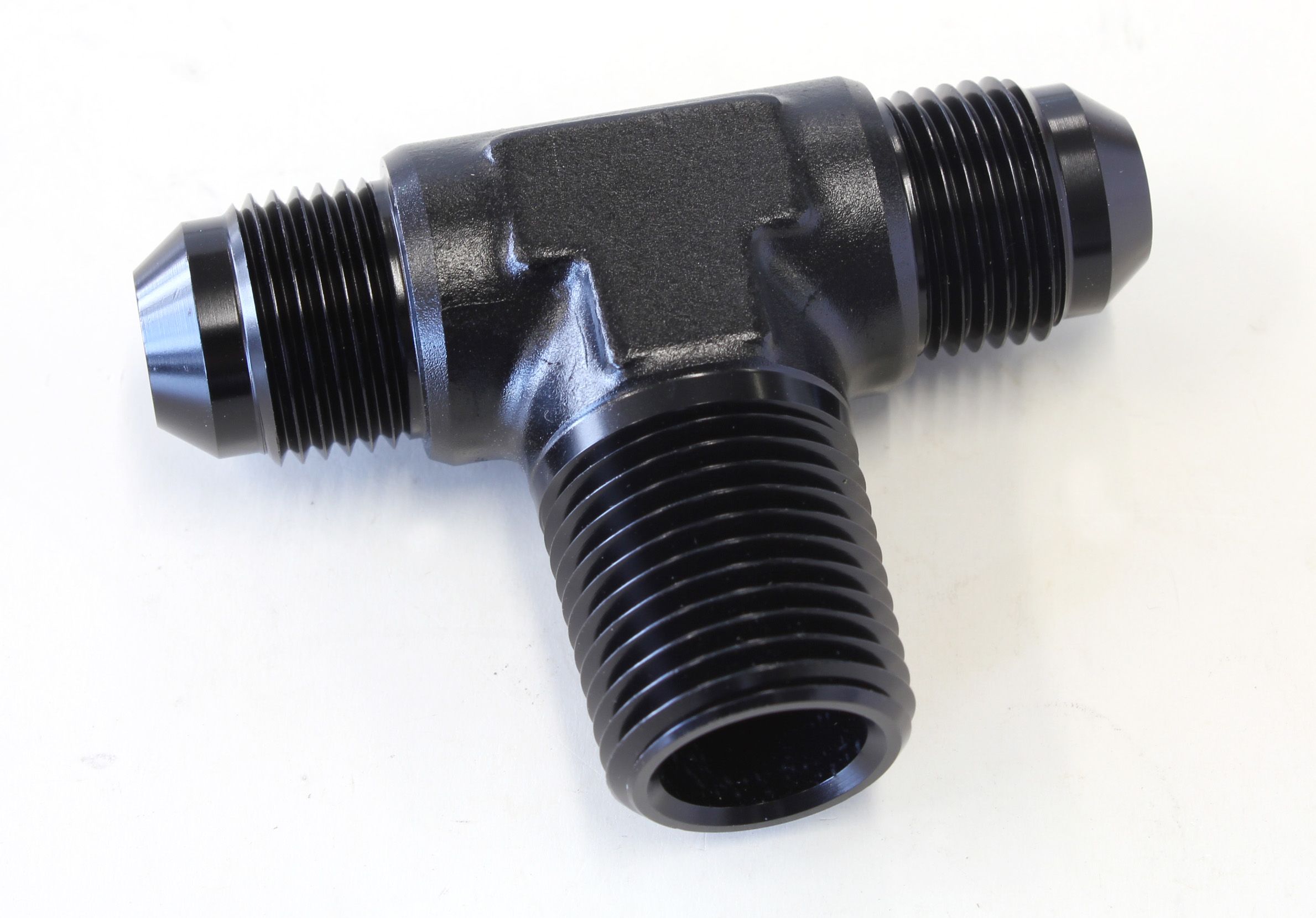 TEE -8AN WITH 1/2" NPT ON SIDEBLACK AN TEE WITH NPT ON SIDE
